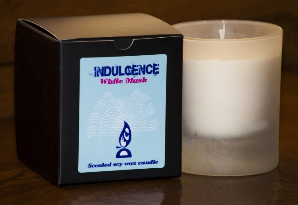 Candela sticla ceara soia 40h Indulgence 130g - D`ECO