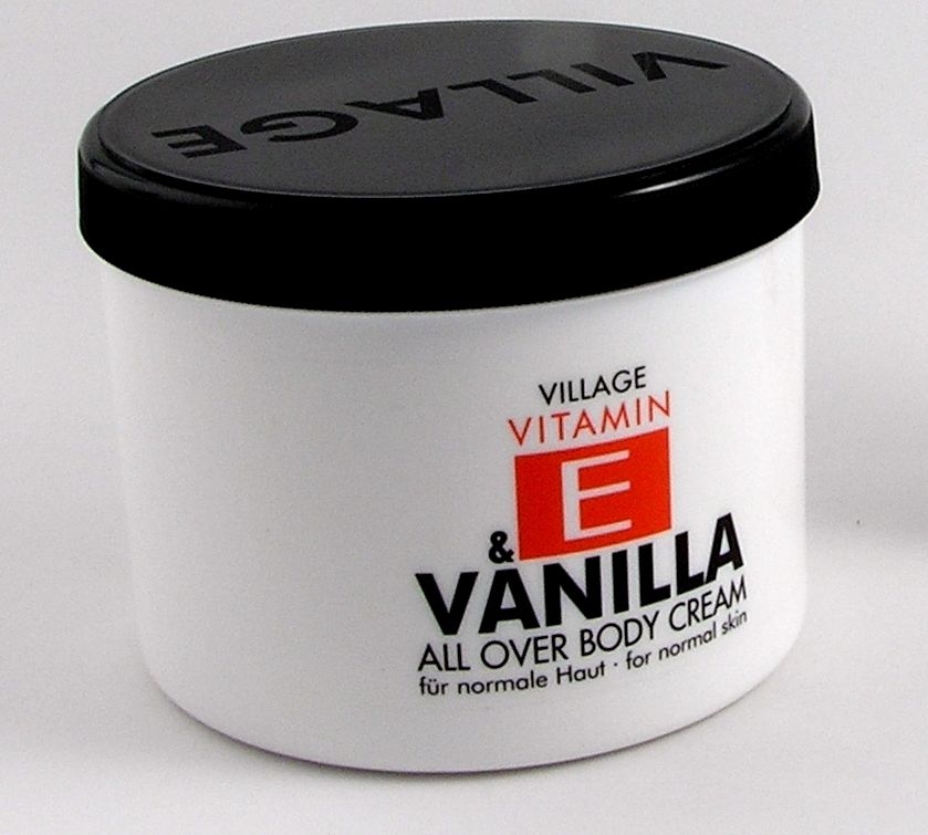 Crema corp E vanilie 500ml - VILLAGE COSMETICS
